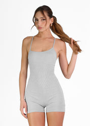 REMI - tuta jumpsuit corta con arricciatura e lacci posteriori.