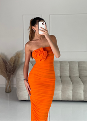 AMARIEL - vestito lungo arricciato arancione con fiore applicato
