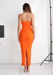 AMARIEL - vestito lungo arricciato arancione con fiore applicato