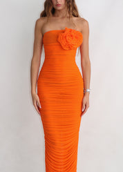 AMARIEL - vestito lungo arricciato arancione con fiore applicato