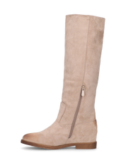 ANTEA - stivali alti in camoscio beige con zeppa interna ed effetto vintage su tallone e punta