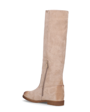 ANTEA - stivali alti in camoscio beige con zeppa interna ed effetto vintage su tallone e punta