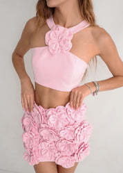 ELARIA - set in rosa con top ed accessorio spilla e gonna dettaglio rose