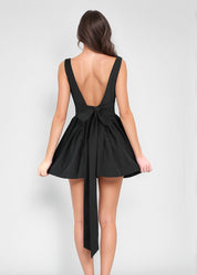 GABRIELLE - vestito mini nero con gonna ampia con scollo posteriore e fiocco