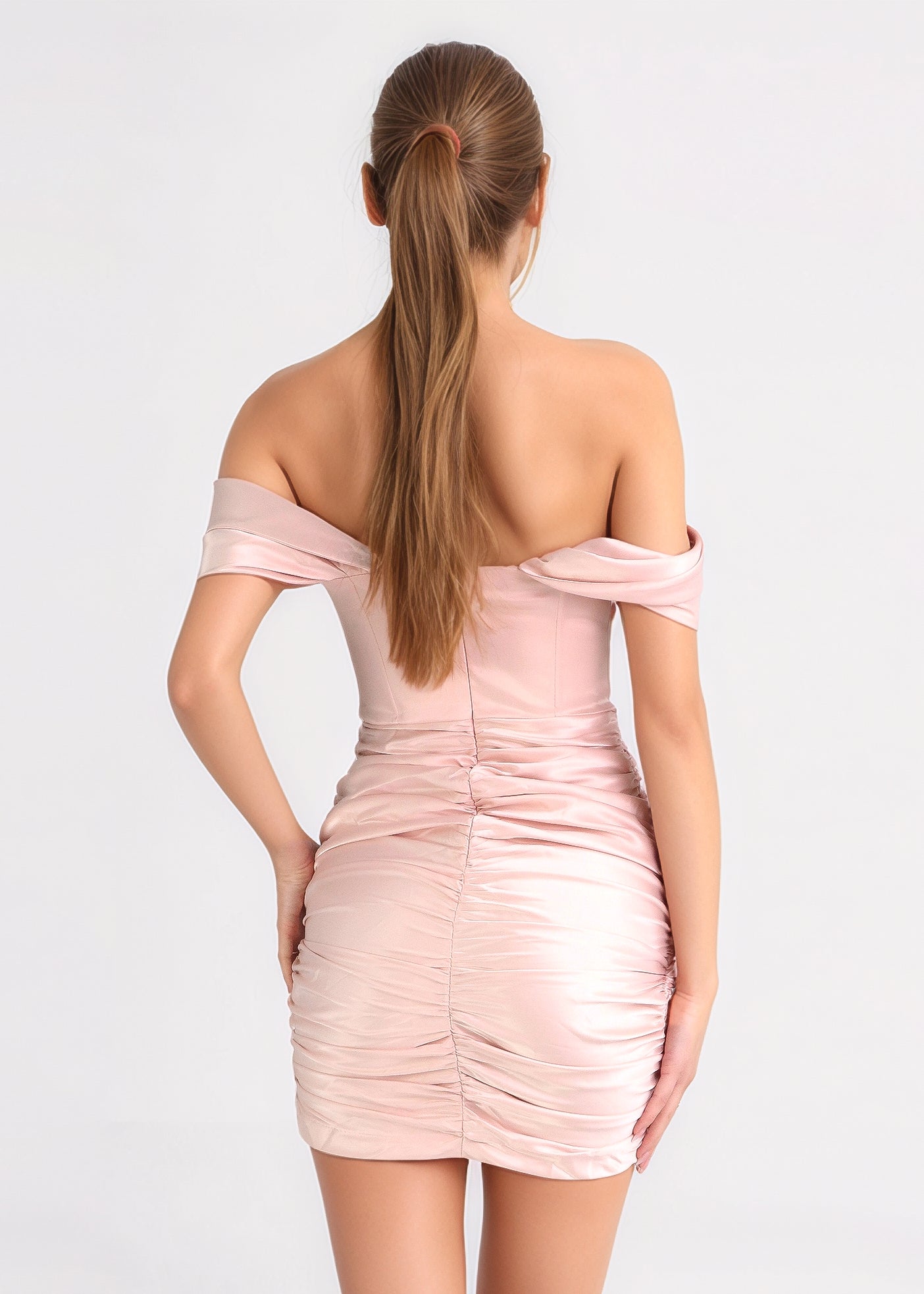 HAYDEN - vestito rosa chiaro in satin con scollo Bardot e gonna incrociata