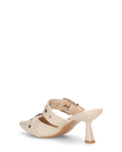HADIYA - sabot a punta in vernice beige con fibbie in argento