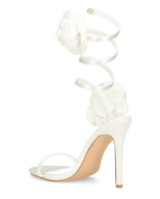 HETTY - sandali bianchi con tacco a spillo e spirale con rose