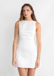 THALIE - mini dress bianco con scollo posteriore e fiocco svasato con perline