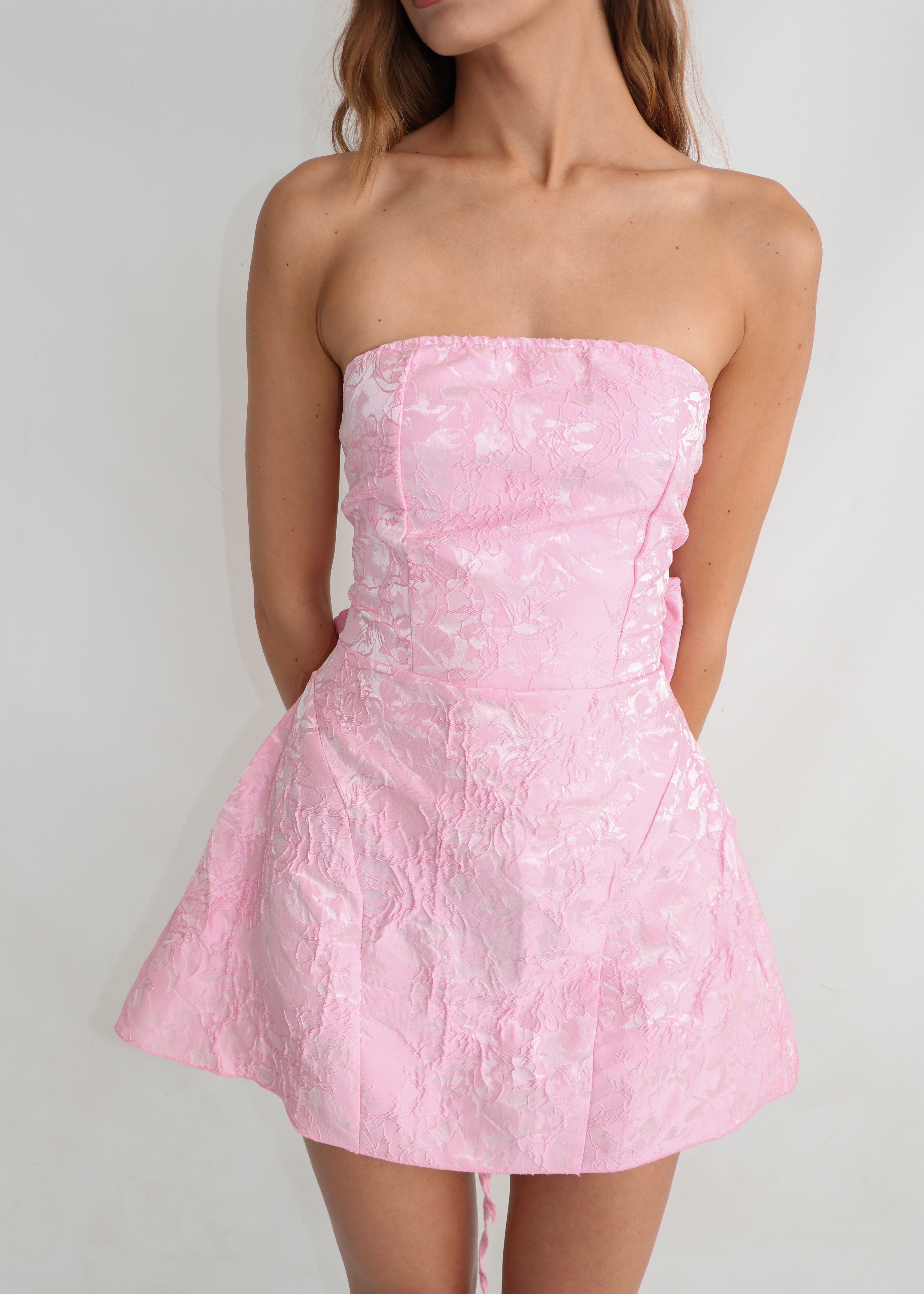 FLORIYA - vestito rosa jacquard con corpetto posteriore e fiocco