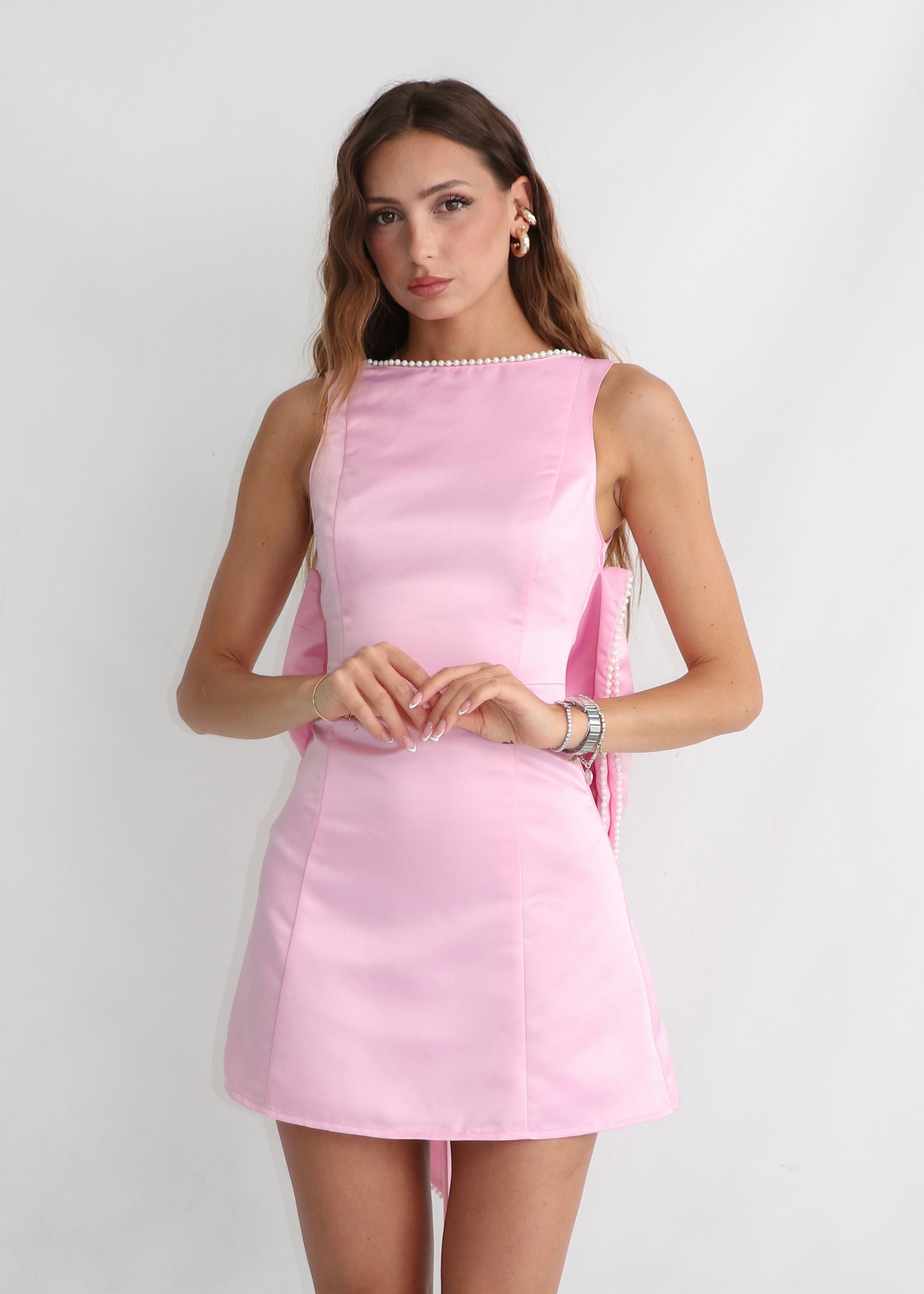 THALIE - mini dress rosa con scollo posteriore e fiocco svasato con perline