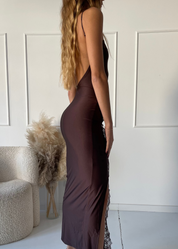 SOREN - vestito lungo marrone effetto seta con pizzo e scollo sulla schiena