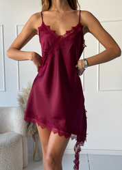 ANISSA - canottiera wine effetto seta asimmetrica con bordi in pizzo