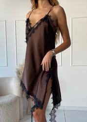 ANISSA - canottiera marrone effetto seta asimmetrica con bordo in pizzo nero