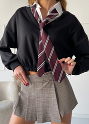 ABIGAIL - set felpa crop nera con cravatta e camicia