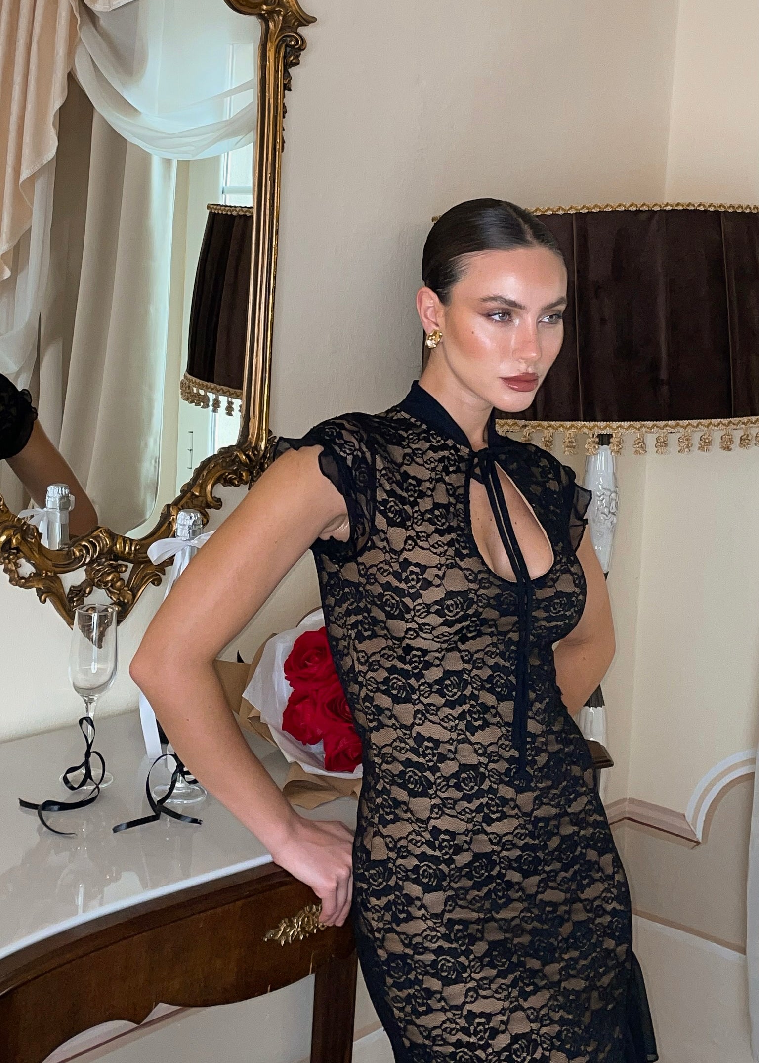 PATRICE - vestito lungo in pizzo con spacco asimmetrico e scollo alla coreana