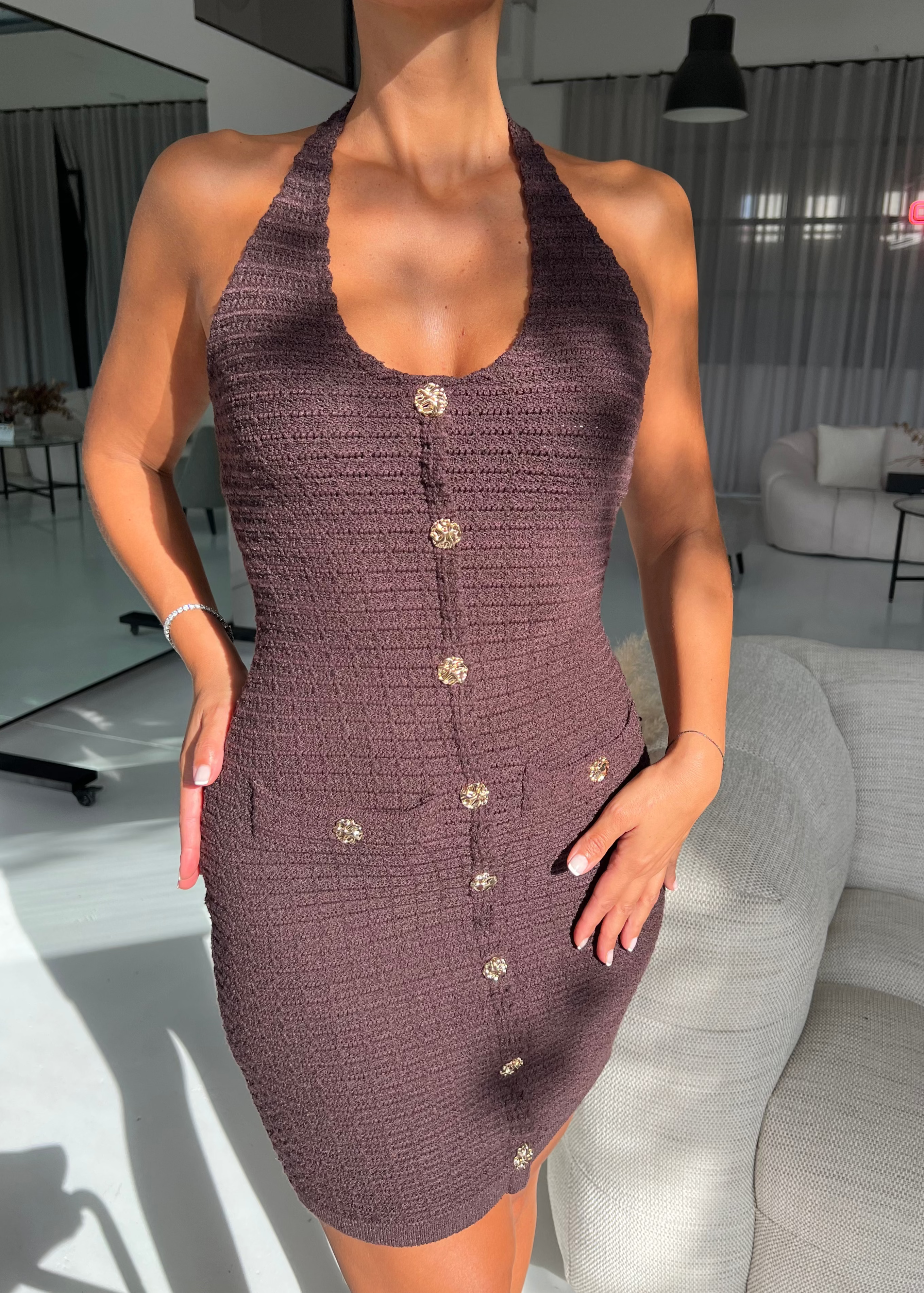 ALIX - mini abito effetto bouclè marrone con bottoni gioiello oro