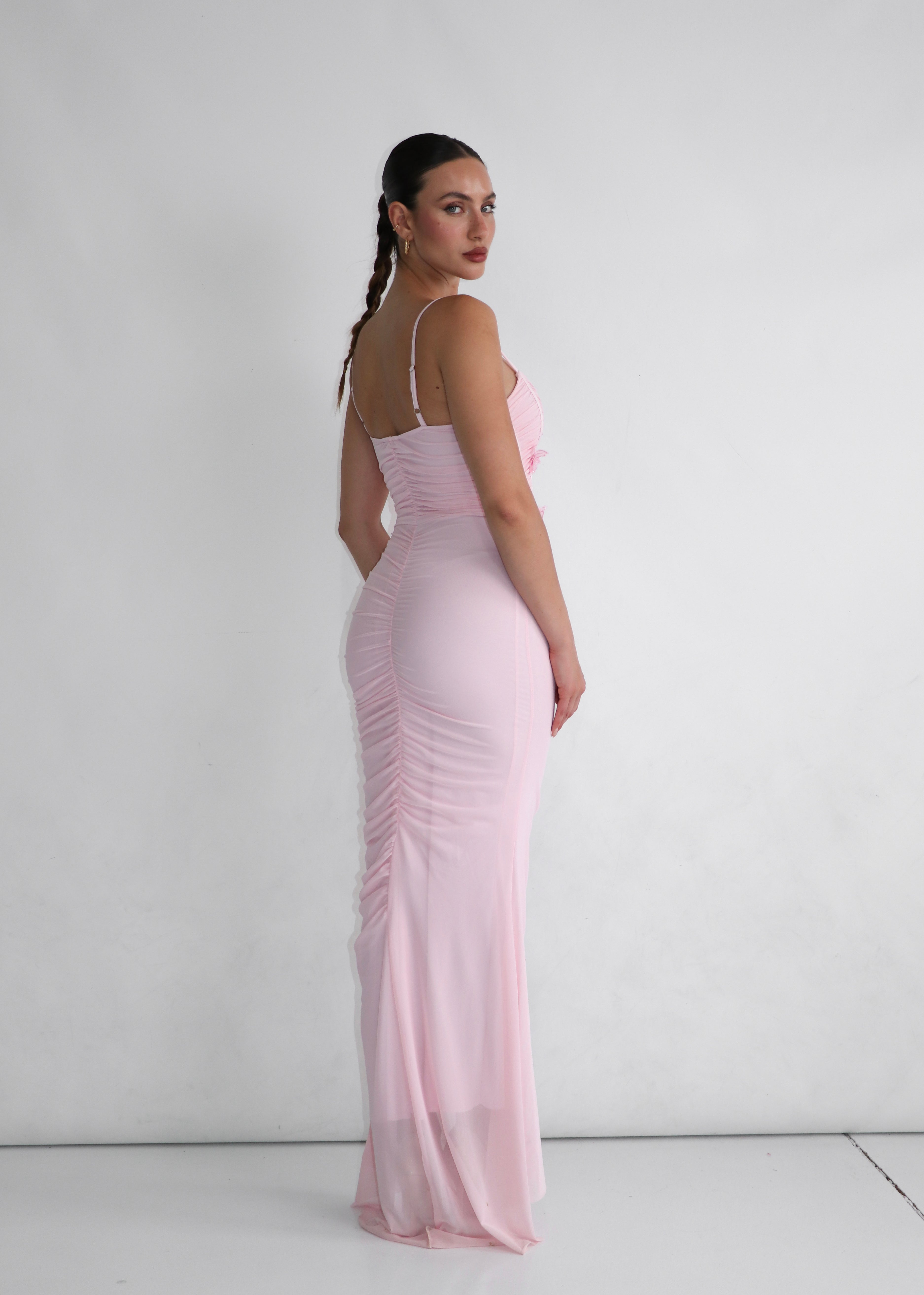 MIREFLY - abito rosa lungo con rouches con spalline e decoro con farfalle