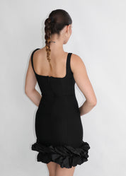 CAMELIA - mini dress nero con orlo con tessuto in raso combinato e volant