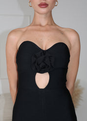 SYLPHIE - abito nero con scollo a cuore con rosa e cut out