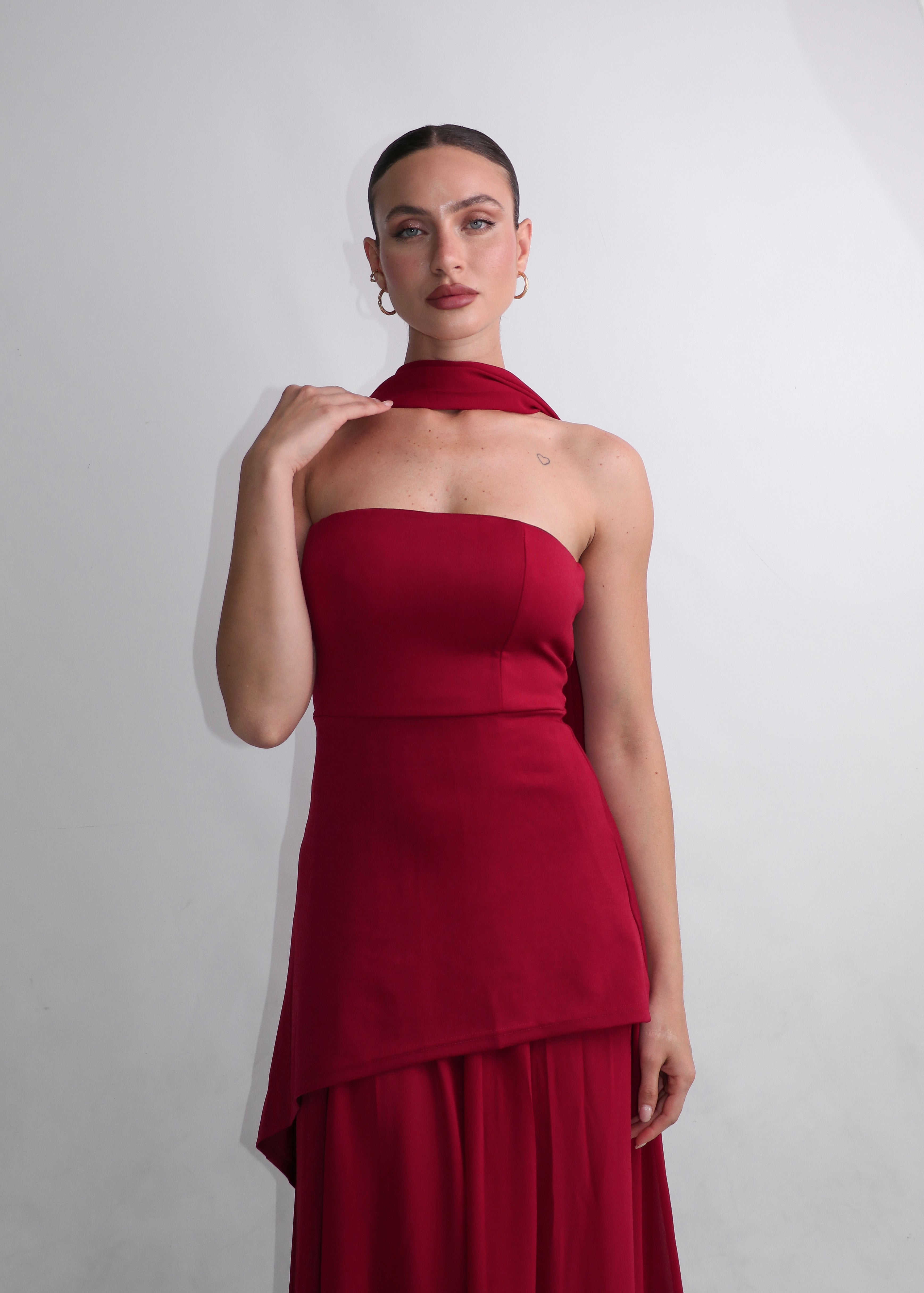 KIKI - vestito burgundy elegante con gonna in tulle e spacco profondo con stola