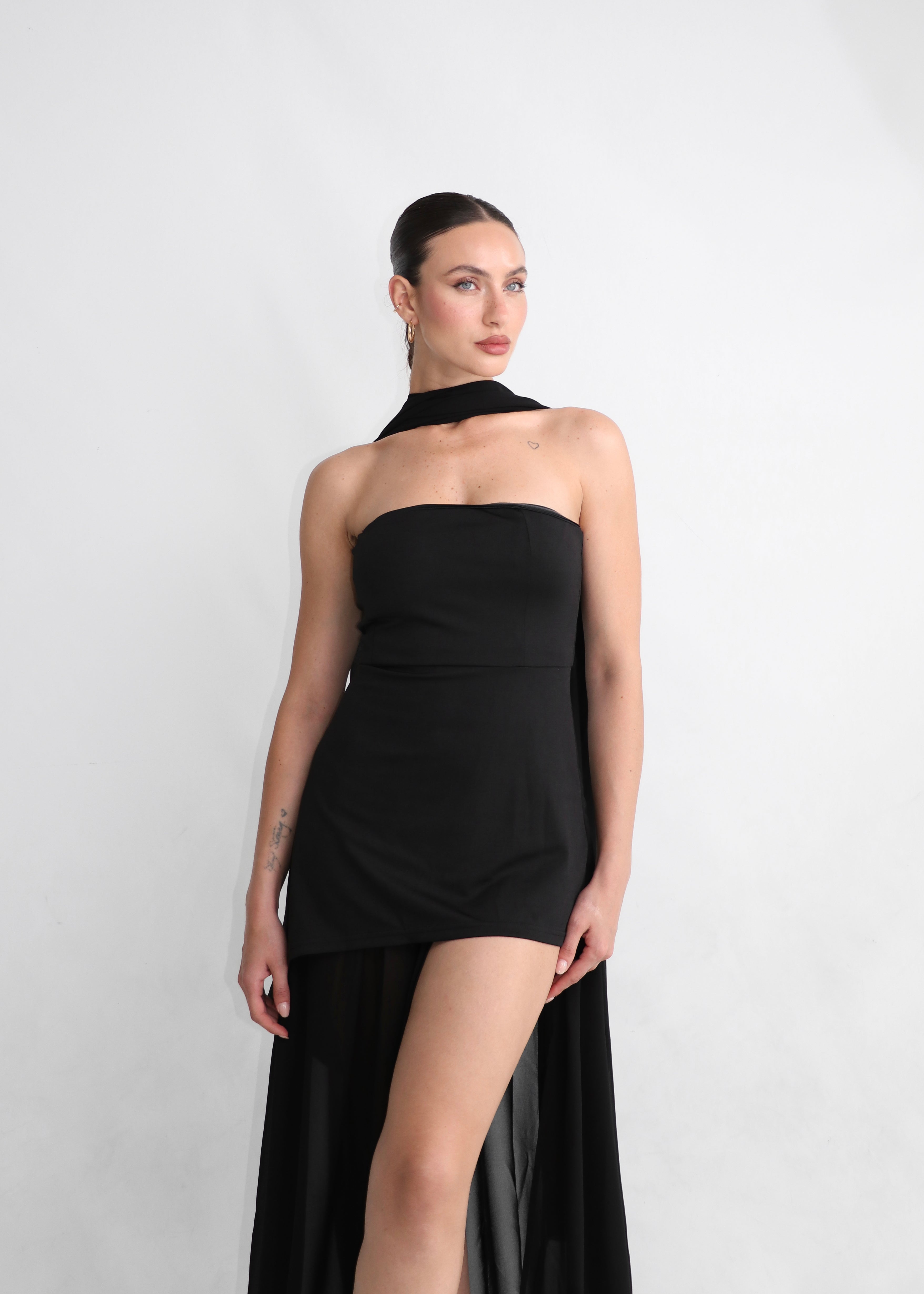 KIKI - vestito nero elegante con gonna in tulle e spacco profondo