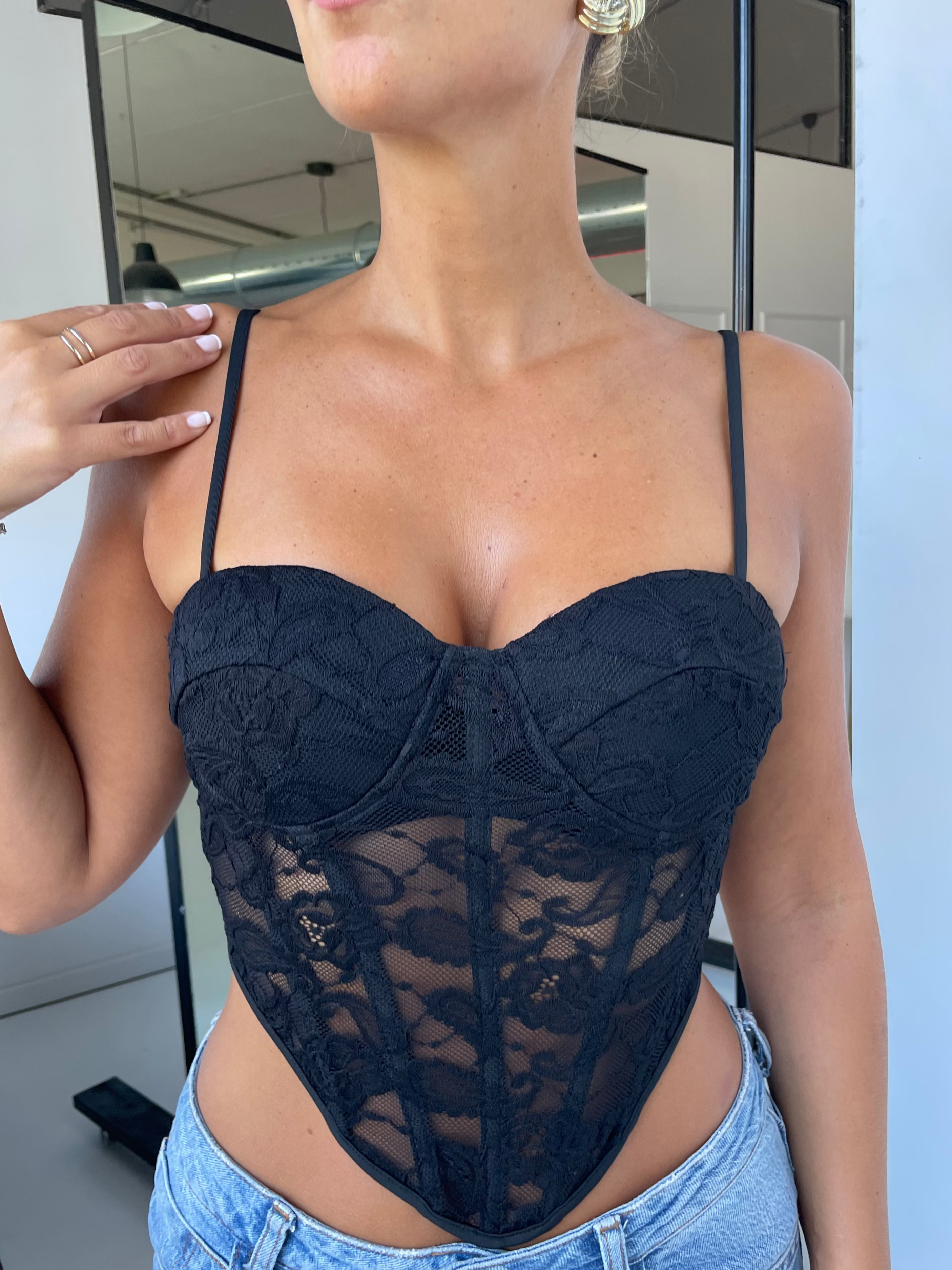 JOSYE - top corpetto in pizzo nero