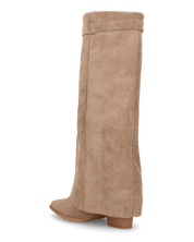 KAARINA - stivale alto in camoscio beige con risvolto