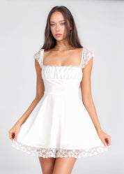 NOELE - vestito bianco con gonna ampia e dettagli in pizzo