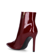 QUINN - stivaletto con tacco a punta effetto glassy burgundy
