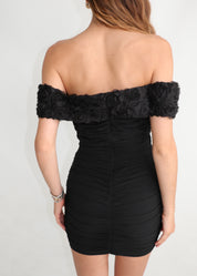 ZELIE - vestito nero con balze e fascia con dettaglio rose