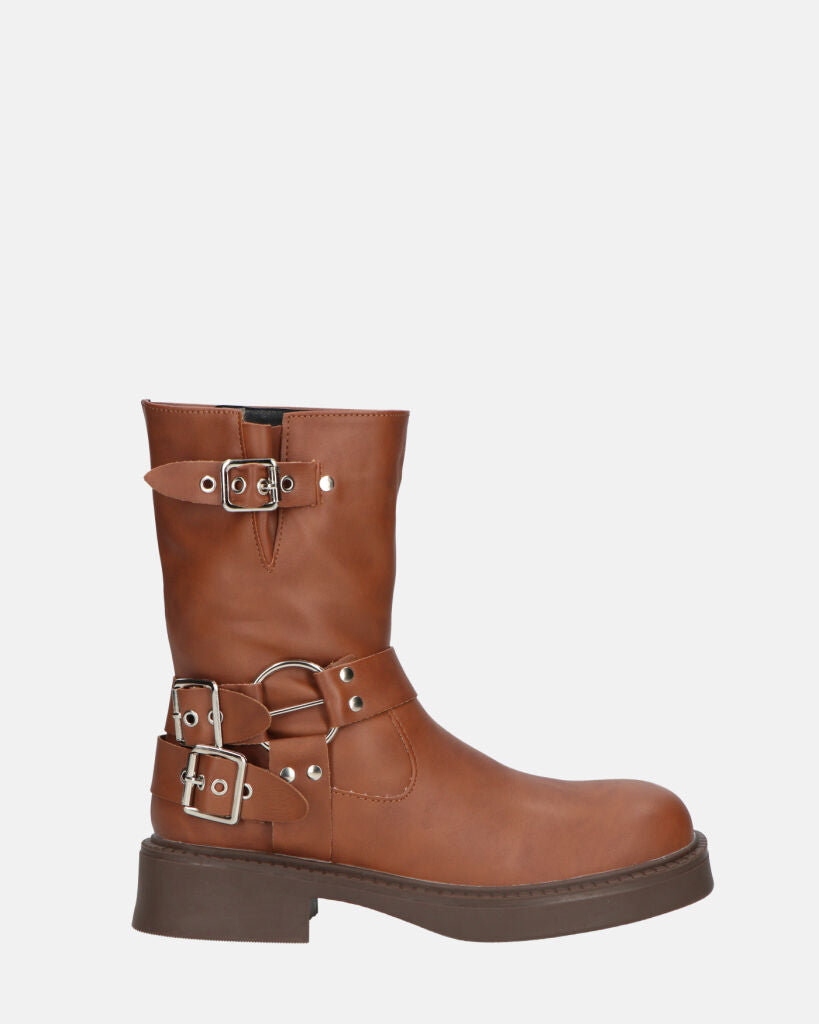 RYOKO - stivaletti marroni con borchie e cinturini