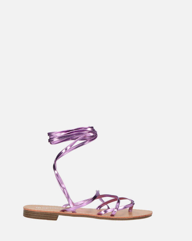 CRESSIDA - sandales plates beiges à cordons violets métallisé