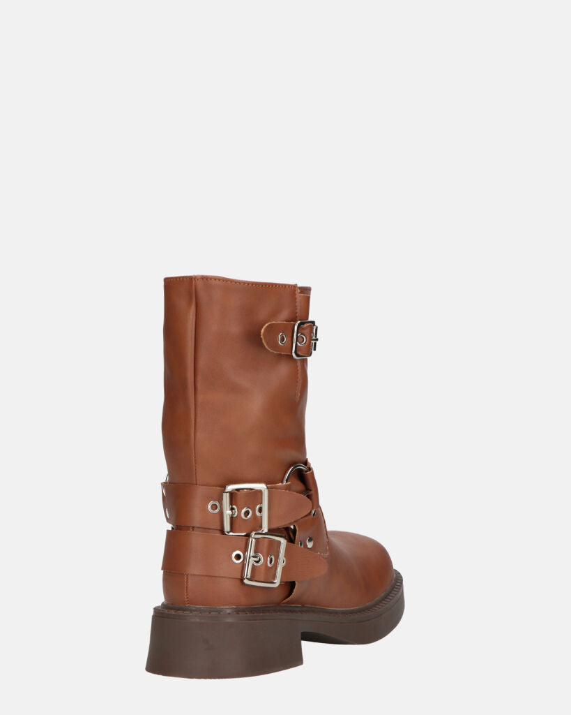 RYOKO - stivaletti marroni con borchie e cinturini