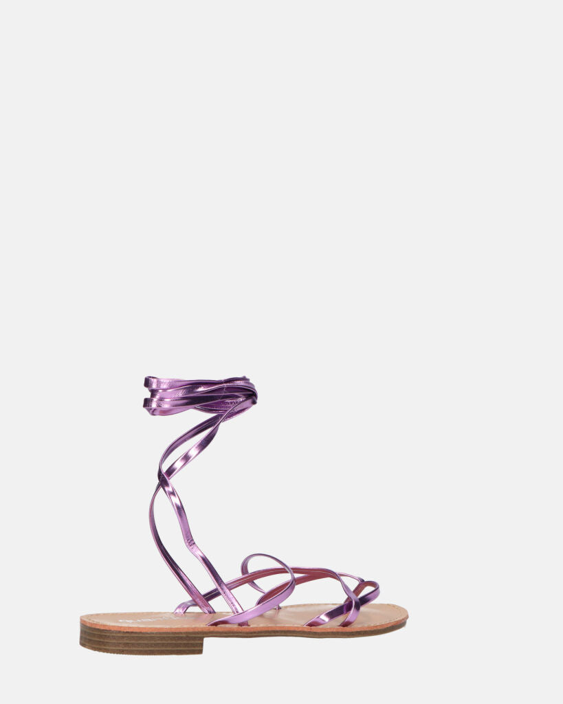 CRESSIDA - sandales plates beiges à cordons violets métallisé
