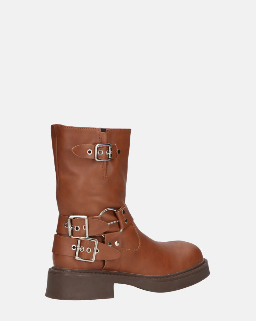 RYOKO - stivaletti marroni con borchie e cinturini