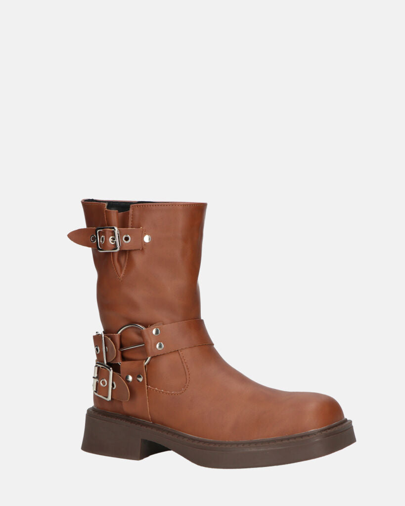 RYOKO - stivaletti marroni con borchie e cinturini
