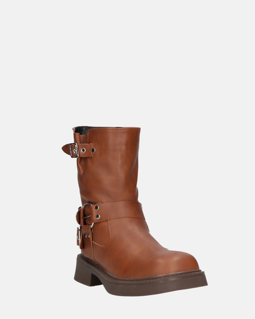 RYOKO - stivaletti marroni con borchie e cinturini