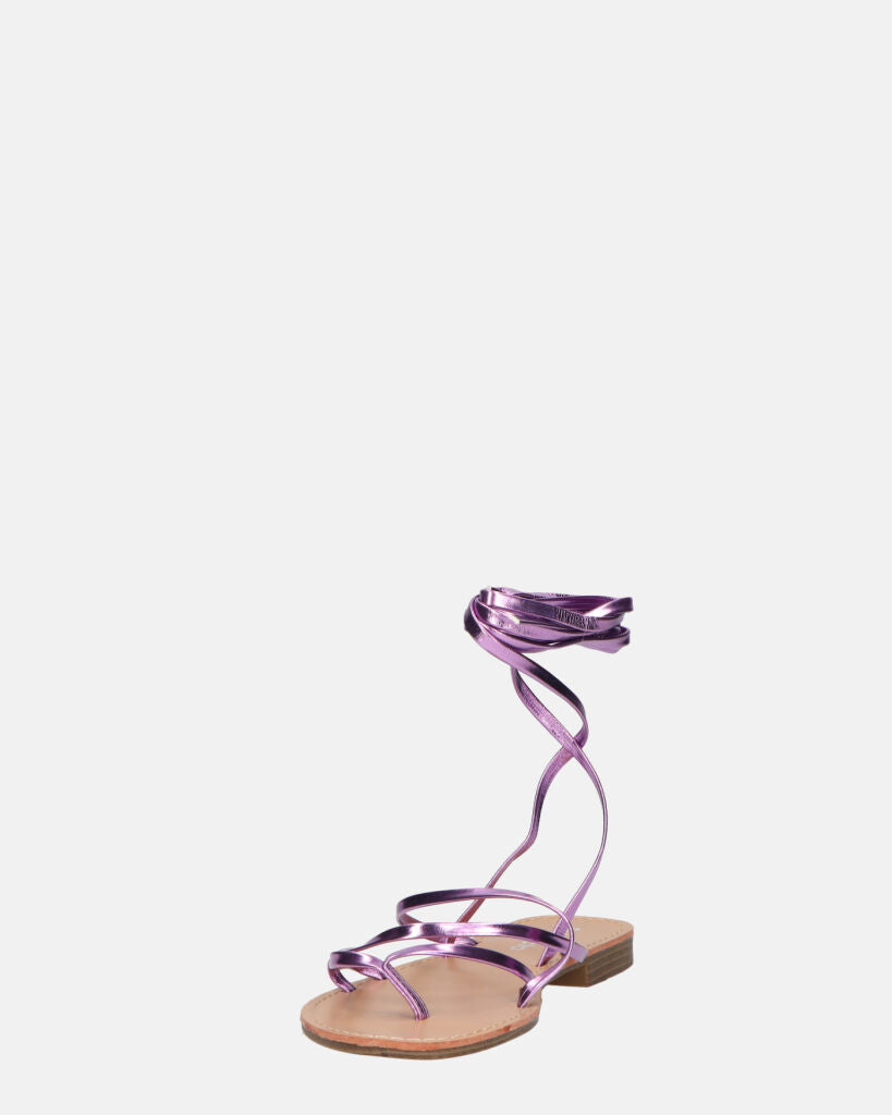CRESSIDA - sandales plates beiges à cordons violets métallisé