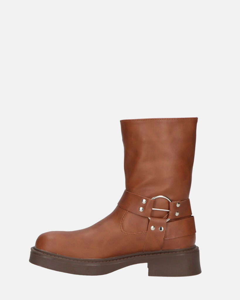 RYOKO - stivaletti marroni con borchie e cinturini