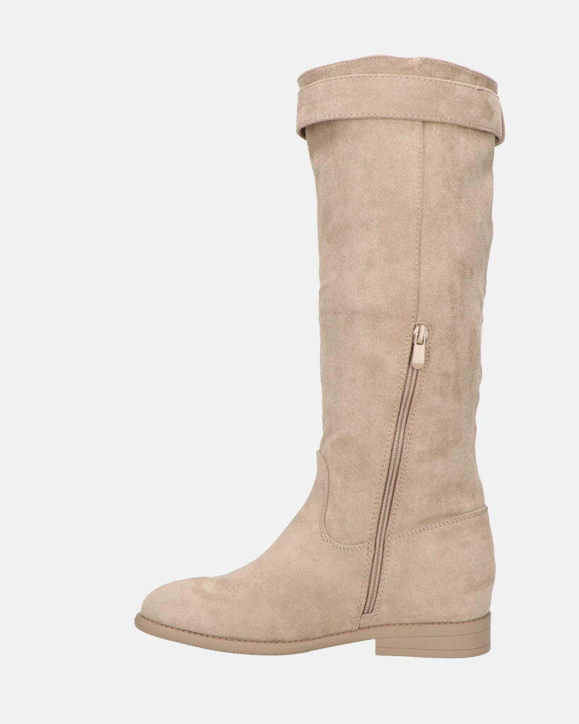 LILITH - stivali alti in camoscio beige con zip laterale con zeppa interna