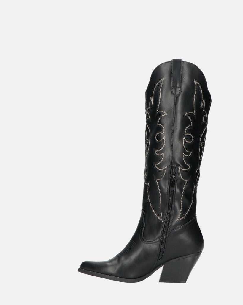 REJA - camperos alti neri con ricami in bianco