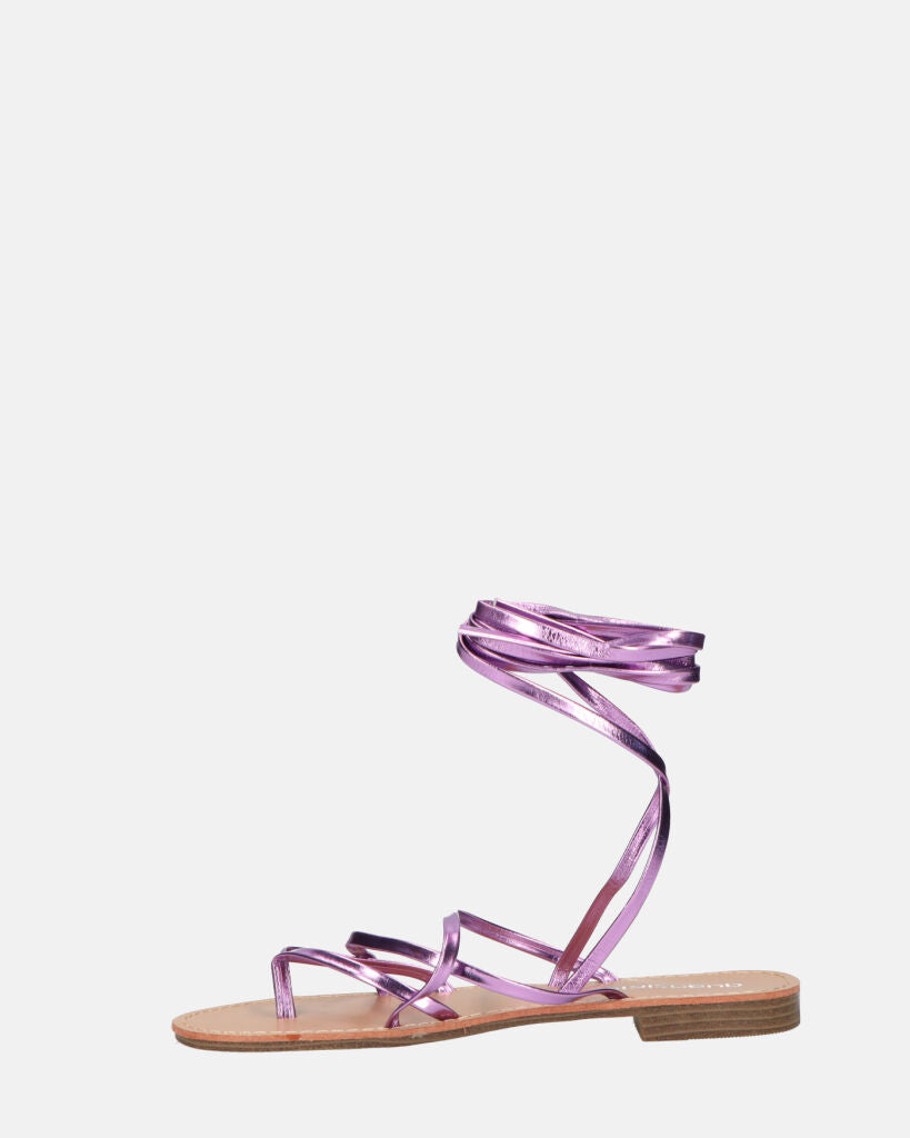 CRESSIDA - sandales plates beiges à cordons violets métallisé
