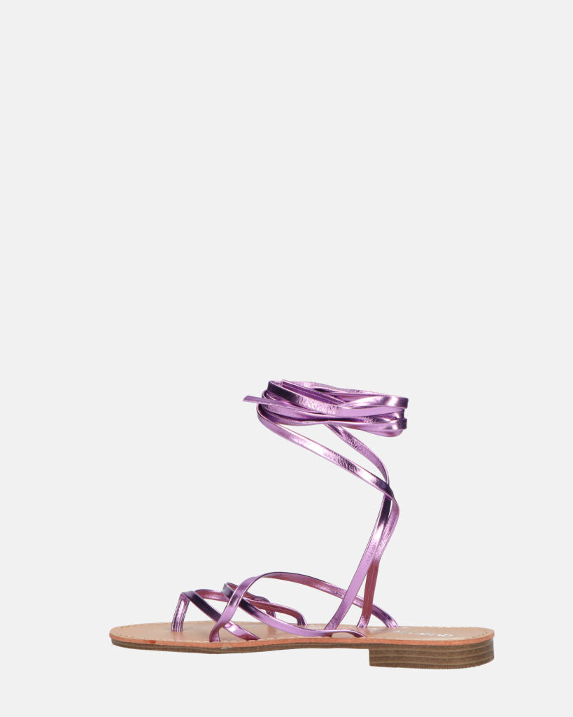 CRESSIDA - sandales plates beiges à cordons violets métallisé