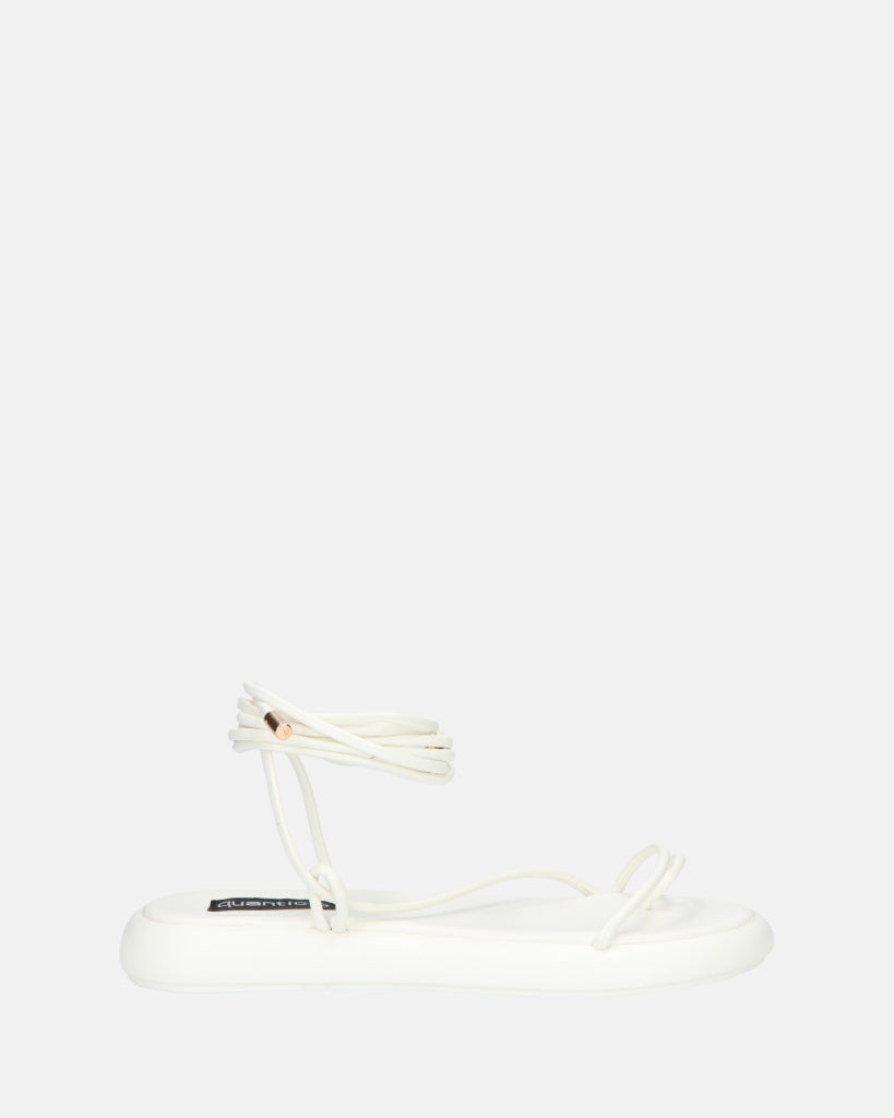 LACEY - sandali infradito bassi bianchi con lacci
