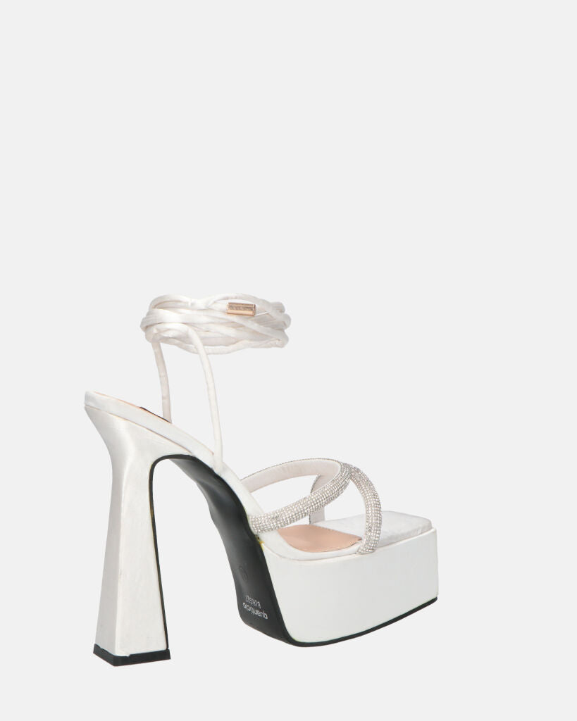 BIRGIT - sandali il satin bianco con gemme