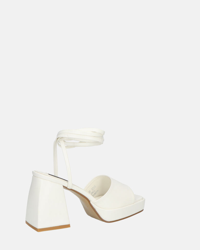 TOMI - sandali bianchi con lacci e tacco squadrato