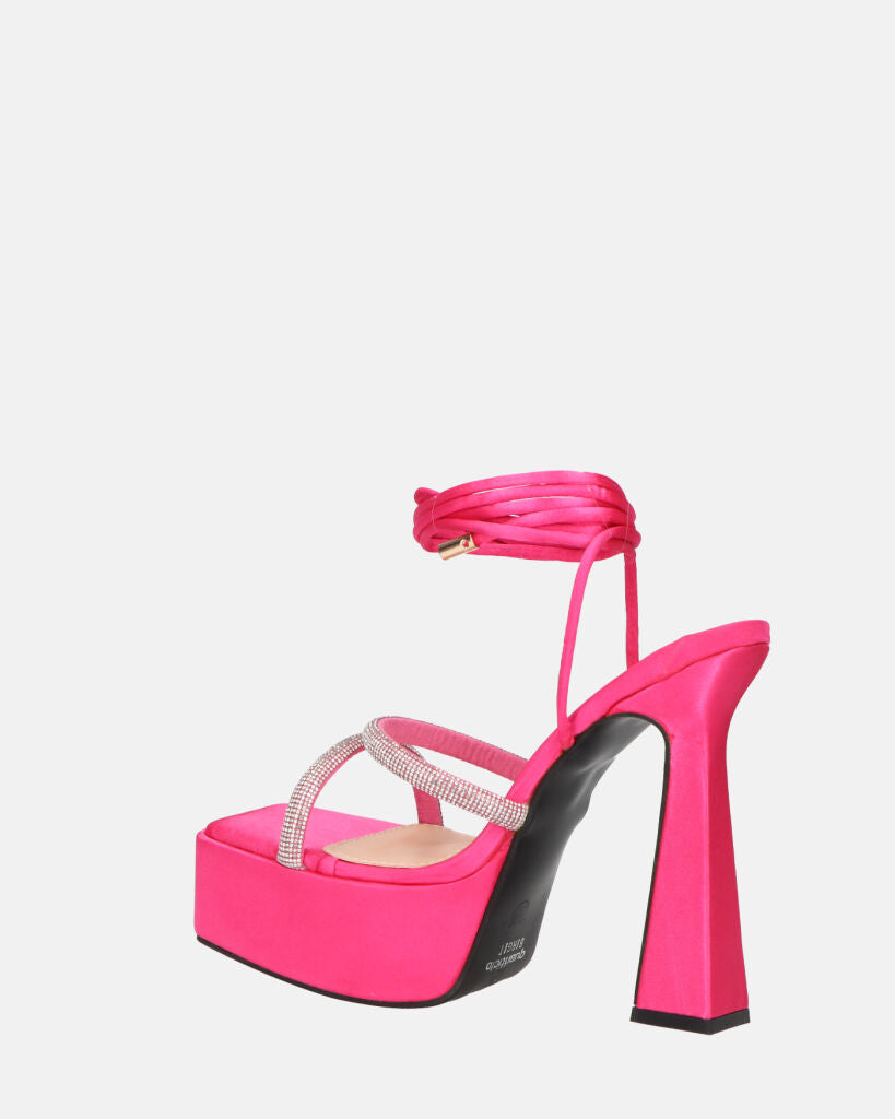 BIRGIT - sandali il satin fucsia con gemme