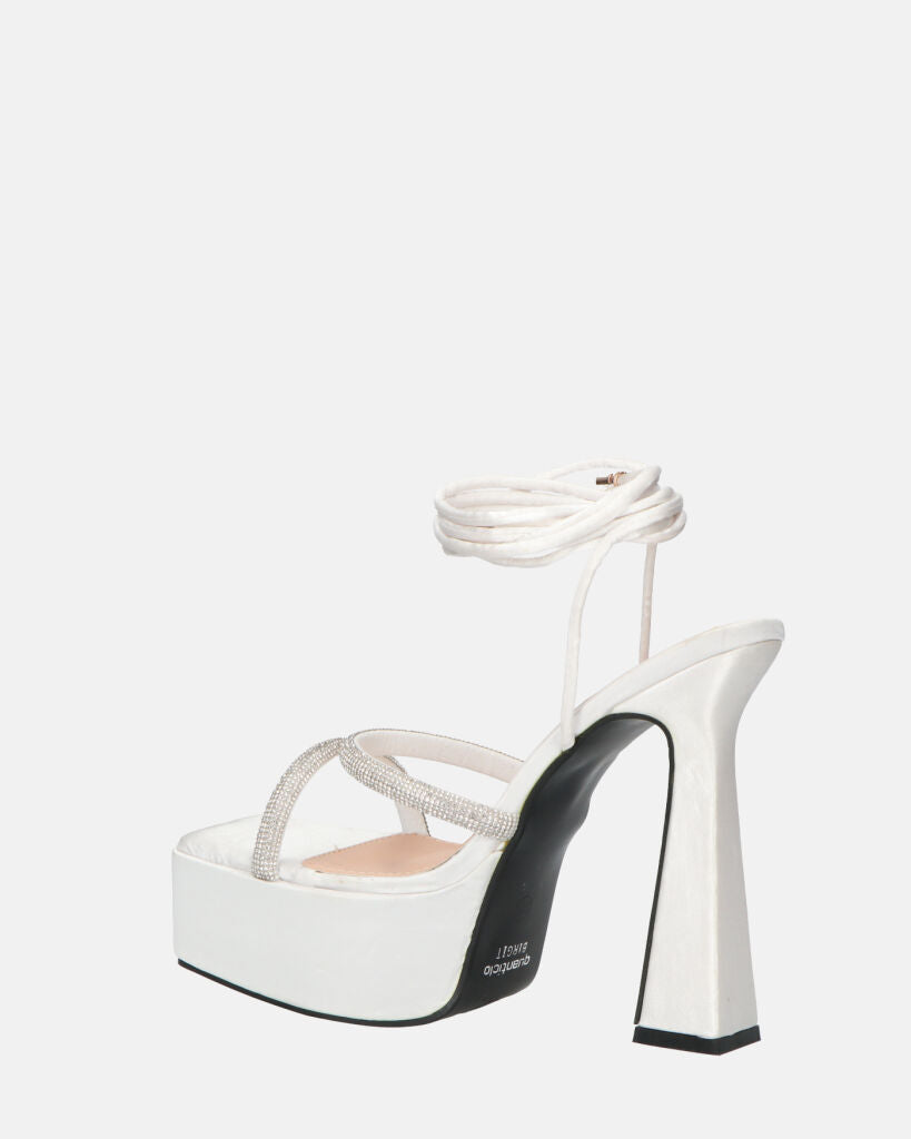BIRGIT - sandali il satin bianco con gemme