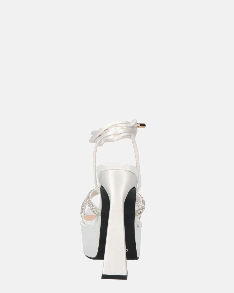 BIRGIT - sandali il satin bianco con gemme