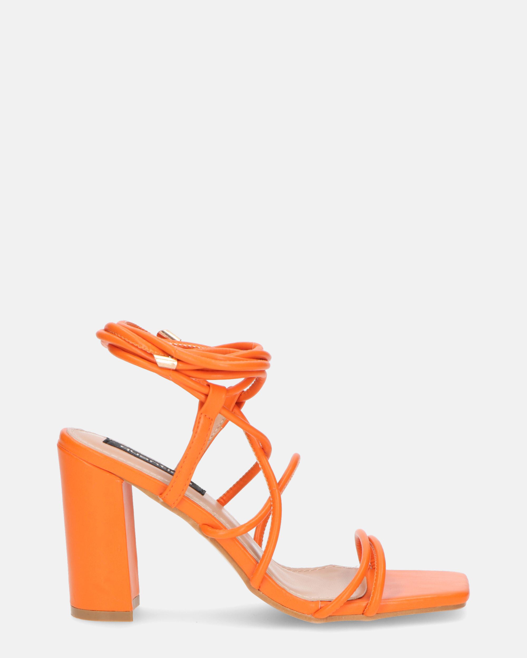 MARISOL - sandali con tacco arancio con lacci